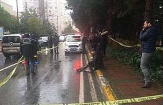 Alacak verecek tartışmasında bir kişi silahla...