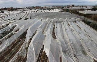 Alanya’da şiddetli rüzgar ve hortum seraları...