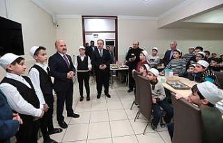 Amasya Valisi, hafızlık eğitimi alan öğrencilerle...