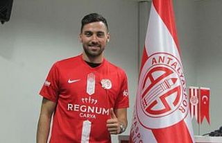 Antalyaspor’da Sinan Gümüş resmi sözleşmeyi...