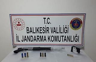 Asker eğlencesinde havaya ateş açan 2 kişi yakalandı