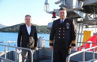 Askeri gemi Mustafa Ertuğrul için Kaş’a demirledi