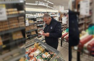 Ayvalık Belediyesi zabıtalarından market ve bakkallara...