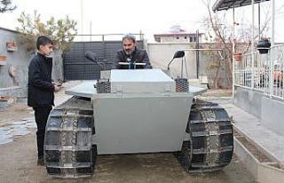 Baba oğul kafa kafaya verip paletli araç yaptılar