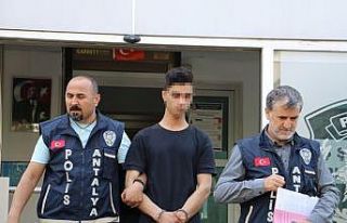 Babasını komando bıçağıyla ağır yaralayan...