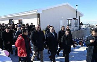 Bakan Ersoy Aladağ Kayak Merkezinde incelemelerde...