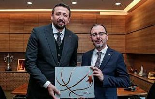 Bakan Kasapoğlu, TBF Başkanı Hidayet Türkoğlu’nu...