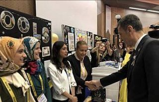 Bakan Selçuk’tan Didimli öğretmene başarı belgesi