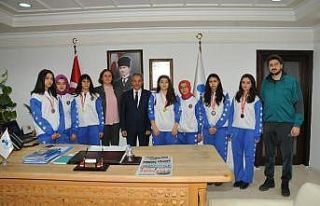 Başarılı sporculardan Başkan Akkaya’ya ziyaret