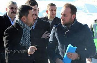 Başkan Arı, tır garajı inşaat alanında incelemelerde...