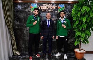 Başkan Çınar, başarılı sporcuları tebrik etti
