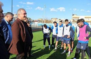 Başkan İbrahim Yusuf Turanlı, sporcularla bir araya...