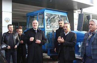 Başkan Turanlı, makam aracını bıraktı