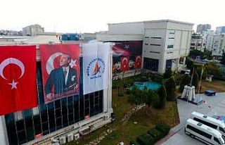 Başkan Uysal’dan Türk Bayrağı talimatı