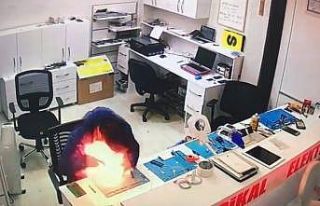 Batarya patladı, cep telefonu tamircisi ölümden...