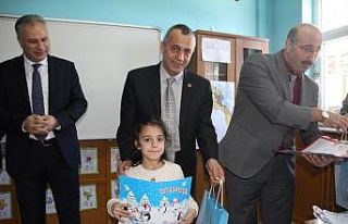 Bayburt’ta 15 bin öğrenci karne heyecanı yaşadı