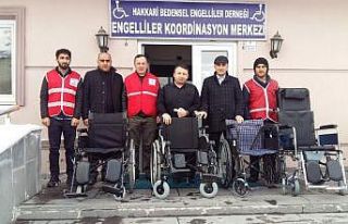 Bedensel engellilerden depremzedelere dost eli