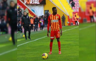 Bernard Mensah kart cezalısı