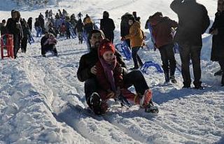 Bir metreyi aşan karda coşkulu festival