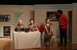 ‘Bizim Evde 2 Devre’ oyunu Kartallı izleyicileri...