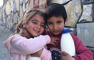Bodrumlu çocuklar ’Halk Süt’ içiyor