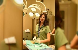 Burhaniyeli genç doktor doğduğu hastanede şifa...