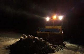 Büyükşehir karla mücadelede mola vermedi