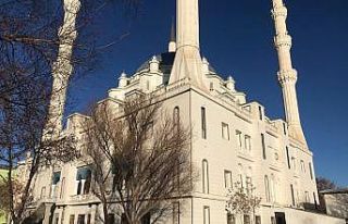 Cami duvarına yazılan çirkin yazıya tepki