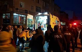 Çarptığı yaya yaralandı, otomobili bırakıp...