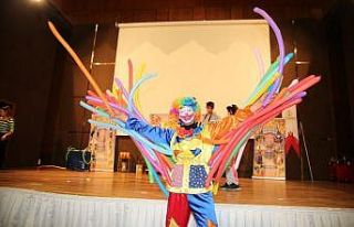 Çocukların karne hediyesi cambaz gösterisi oldu