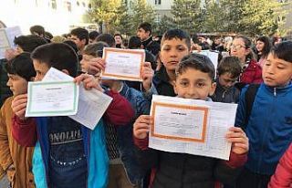 Çocuklarla aile arasına karne notu girmesin