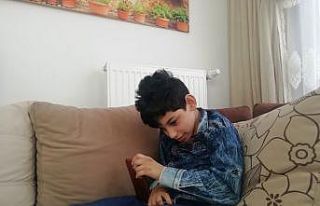 Cumhurbaşkanı hayranı engelli Alperen, her gün...