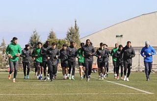 Denizlispor, 3 eksikle çalıştı