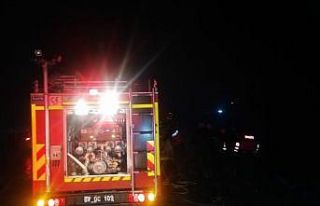 Dereye uçan araç alevler içinde kaldı: 1 yaralı