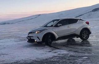 Donan göl üzerinde aracıyla drift yaptı