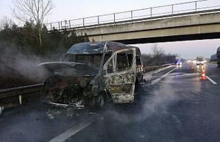 Düzce’de yolcu minibüsü yandı, 15 kişi son...