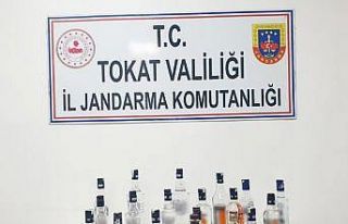 Eğlence merkezinden 19 litre kaçak içki çıktı