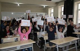 Elazığ da 125 bin öğrencinin karne heyecanı