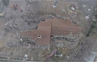 Elazığ’da depremde hasar gören okullar yıkılmaya...