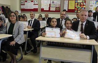 Gaziantep’te 712 bin öğrenci karne heyecanı yaşadı