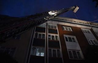 Gaziosmanpaşa’da 4 katlı bir apartmanın çatısı...