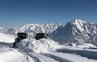 Hakkari’de 53 yerleşim yerinin yolu ulaşıma kapandı