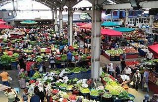 Halk pazarında fiyatlar cep yakıyor