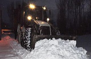 Hastaneden taburcu olan çocuk kardan evine ulaşamayınca...