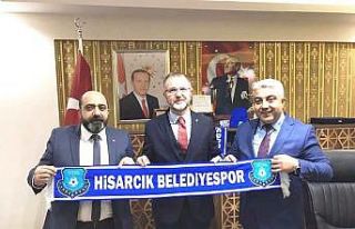 Hisarcık Belediyespor’un satışa sunduğu atkı...