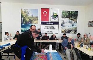Huzurevi sâkinleri hayatın renklerini paylaşıyor