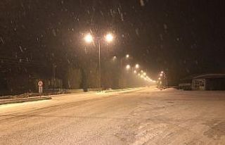 Iğdır-Doğubayazıt karayolunda yoğun kar yağışı