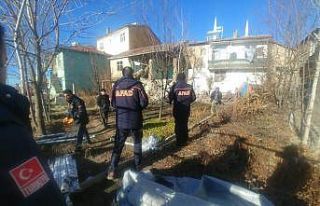 Iğdır’dan Elazığ’a sevk edilen ekipler canla...