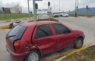 İki otomobil çarpıştı: 2 yaralı