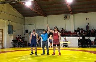 İlkadımlı güreşçiler dereceyle döndü